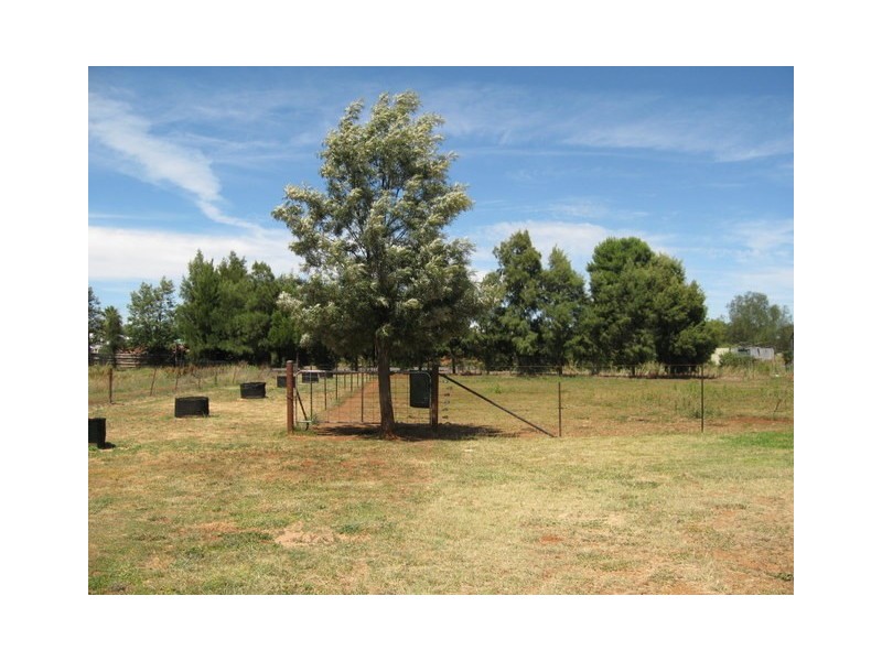 9 Dunns Lane, Parkes NSW 2870