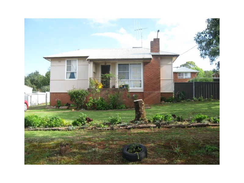 18 Gallop Avenue, Parkes NSW 2870