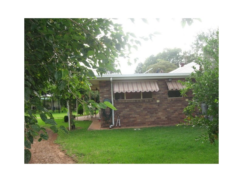 3 Plevna Street, Trundle NSW 2875