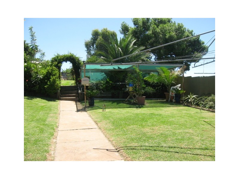 12 Howard Street, Parkes NSW 2870
