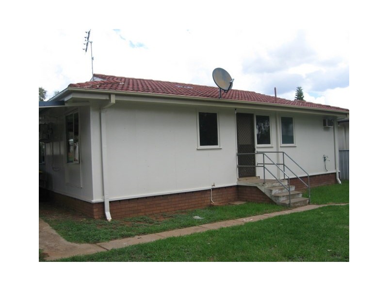 14 Callaghan Street, Parkes NSW 2870