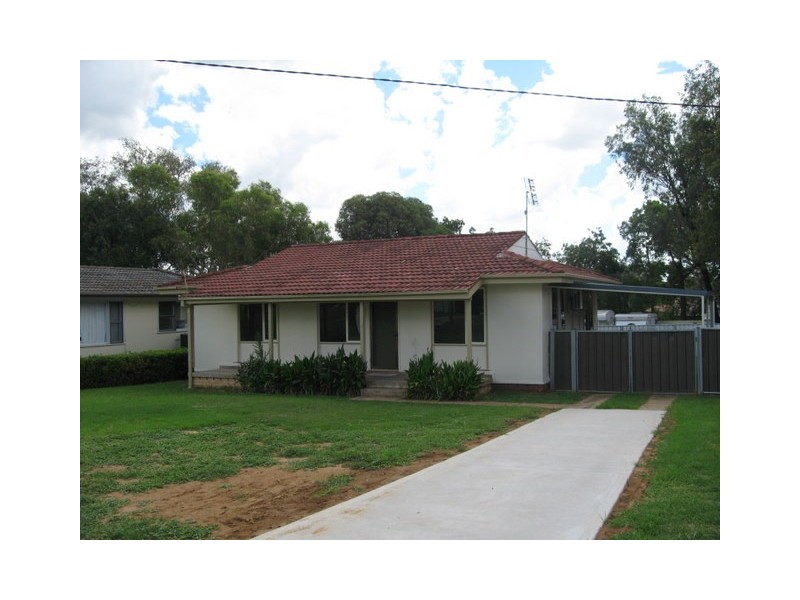 14 Callaghan Street, Parkes NSW 2870