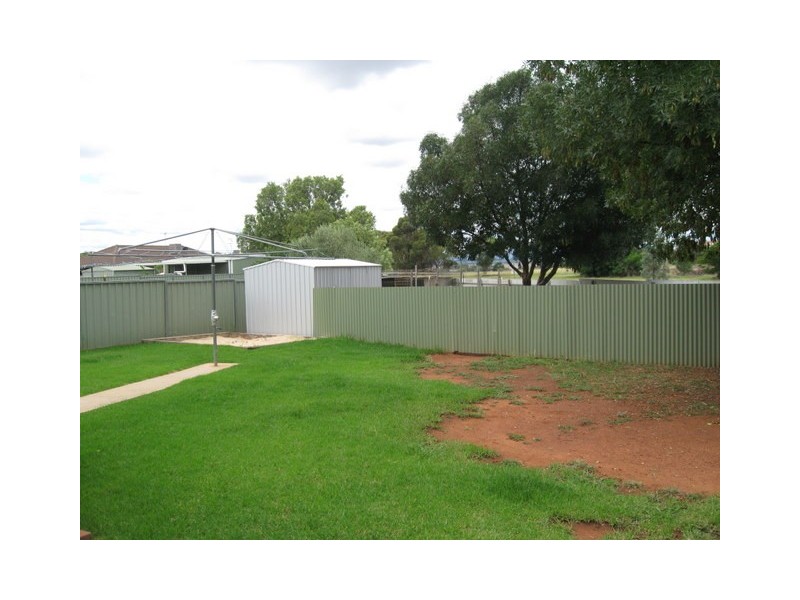 1 Danilenko Street, Parkes NSW 2870