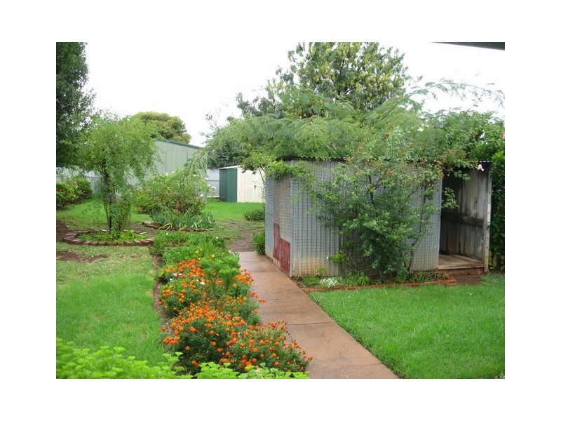 11 Bollinger Street, Parkes NSW 2870