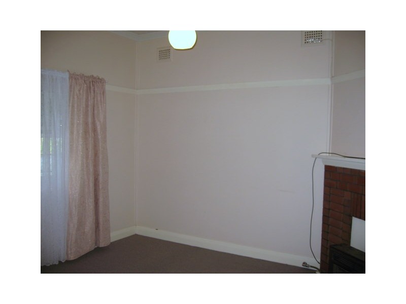 11 Bollinger Street, Parkes NSW 2870
