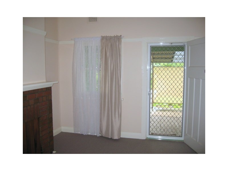 11 Bollinger Street, Parkes NSW 2870