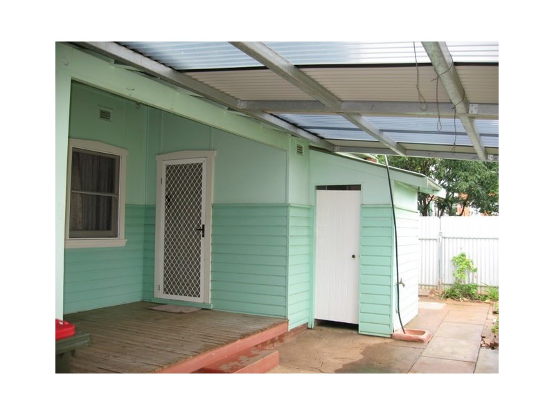 11 Bollinger Street, Parkes NSW 2870