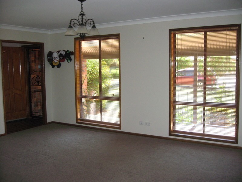 20 Ebelina Crescent, Parkes NSW 2870