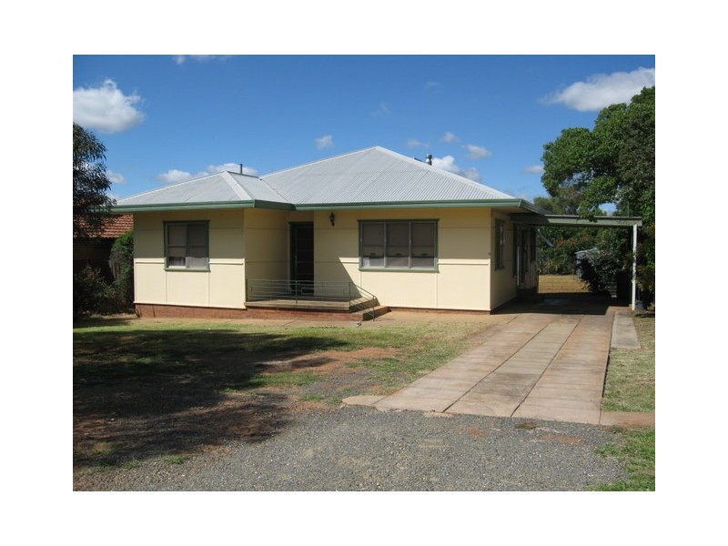 3 Thomas Street, Parkes NSW 2870