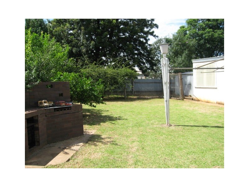 141 Currajong Street, Parkes NSW 2870