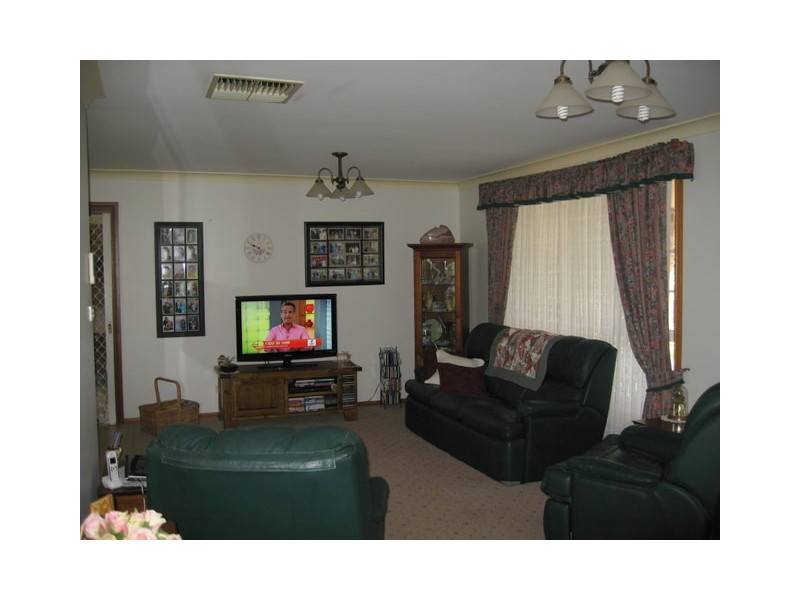 19 Thomas Street, Parkes NSW 2870
