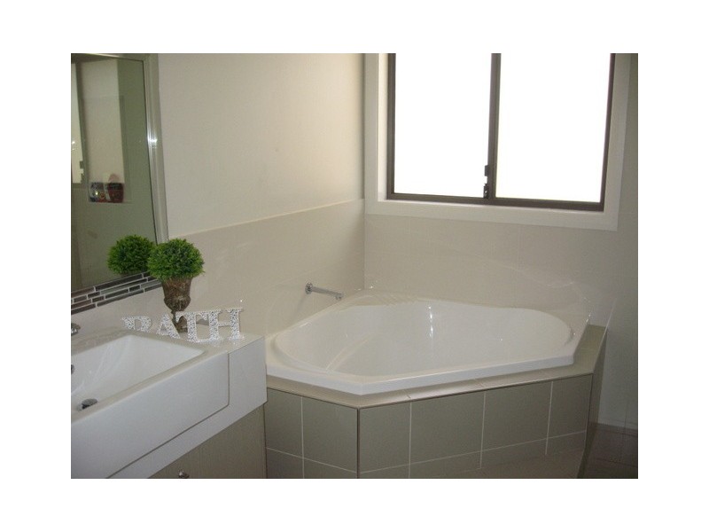 24 Rosewood Avenue, Parkes NSW 2870