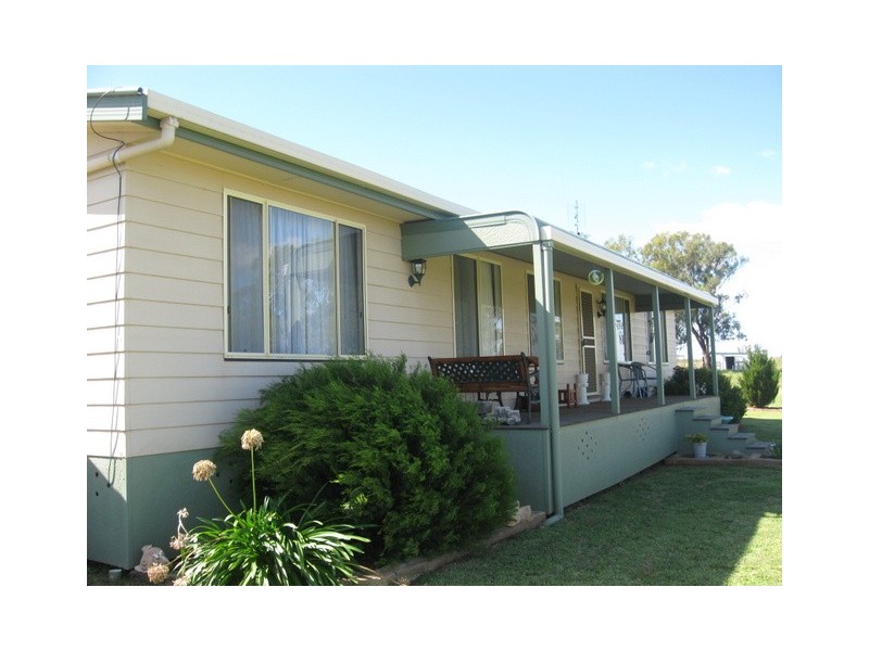 174 Caswell Street, Peak Hill NSW 2869