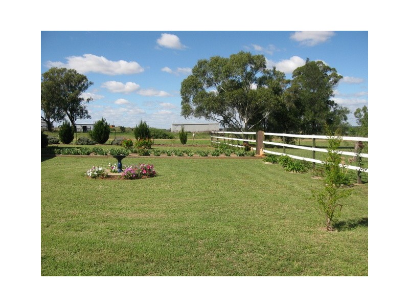 174 Caswell Street, Peak Hill NSW 2869