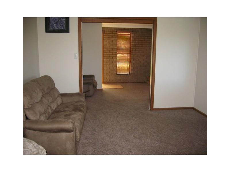 33 Moor Street, Parkes NSW 2870