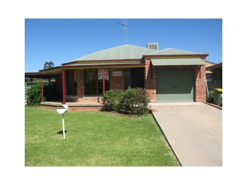 5 Christina Close, Parkes NSW 2870