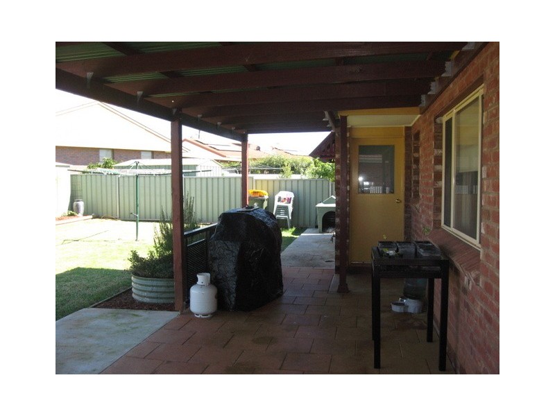 5 Christina Close, Parkes NSW 2870