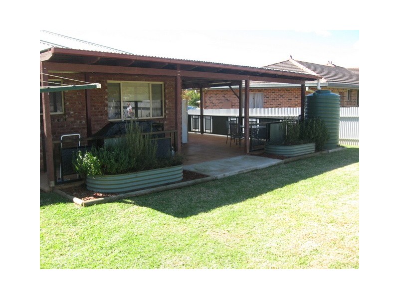 5 Christina Close, Parkes NSW 2870