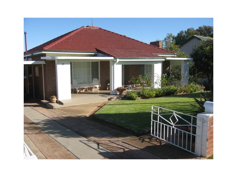 17 Reid Street, Parkes NSW 2870