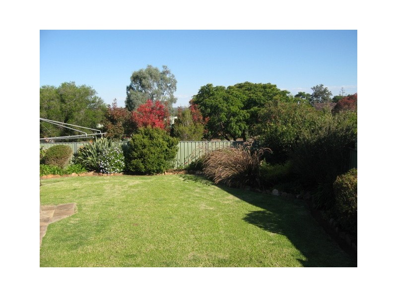 17 Reid Street, Parkes NSW 2870