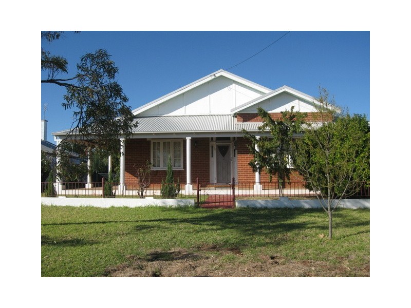 13 Hill Street, Parkes NSW 2870