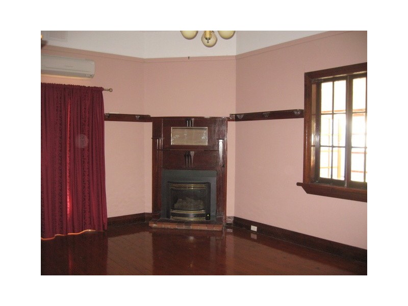 13 Hill Street, Parkes NSW 2870