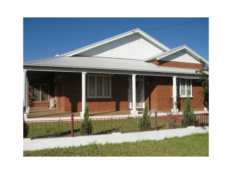 13 Hill Street, Parkes NSW 2870