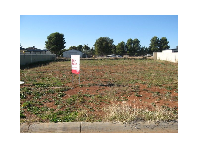 5 Mossgiel Place, Parkes NSW 2870