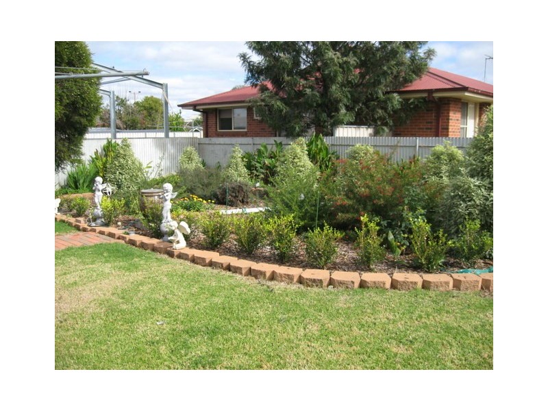 12 Armstrong Street, Parkes NSW 2870