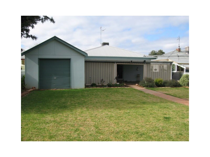 12 Armstrong Street, Parkes NSW 2870