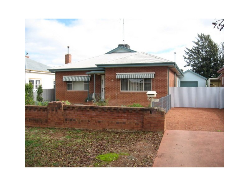 12 Armstrong Street, Parkes NSW 2870
