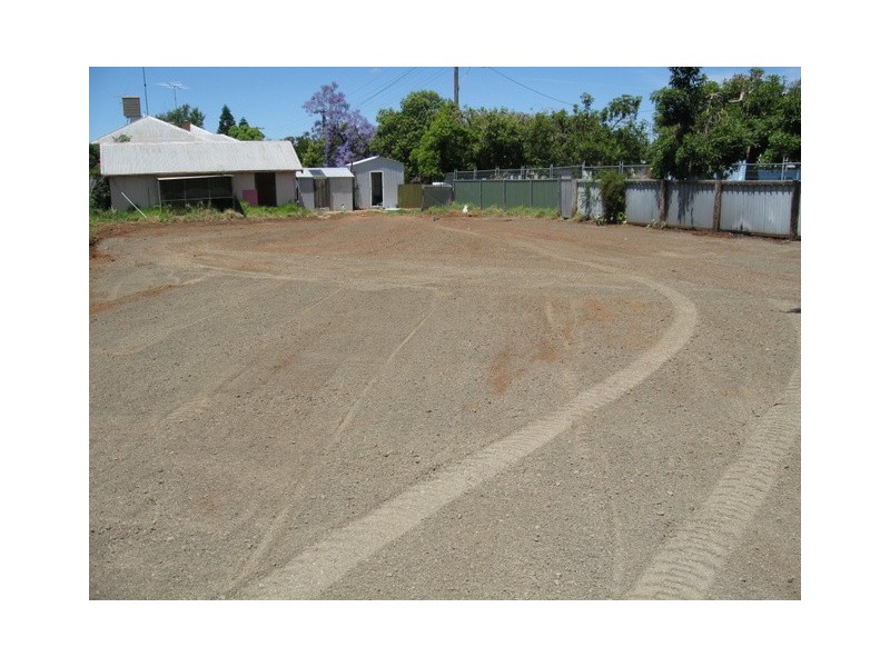 25 Victoria Street, Parkes NSW 2870