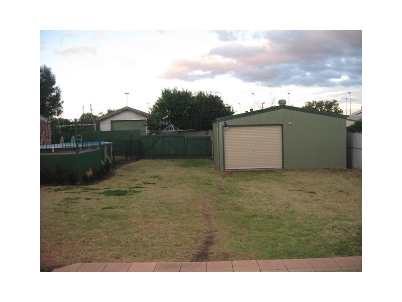 5 Bollinger Street, Parkes NSW 2870