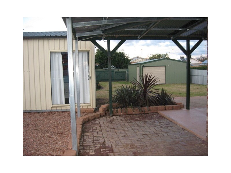 5 Bollinger Street, Parkes NSW 2870