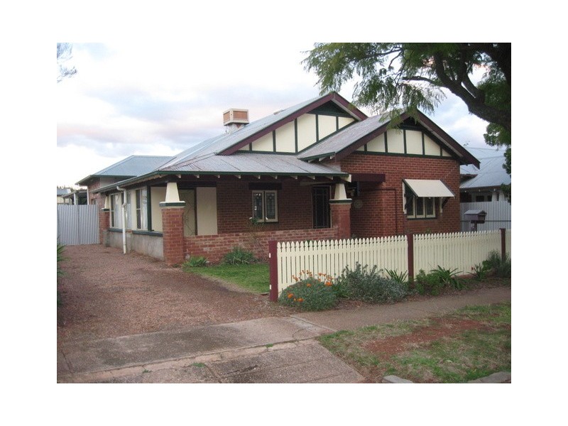 5 Bollinger Street, Parkes NSW 2870