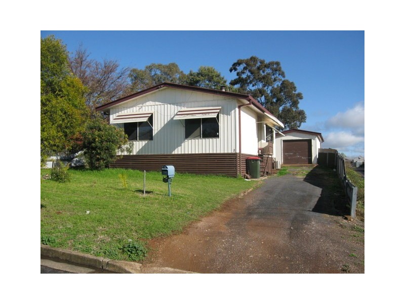 2 Howard Street, Parkes NSW 2870
