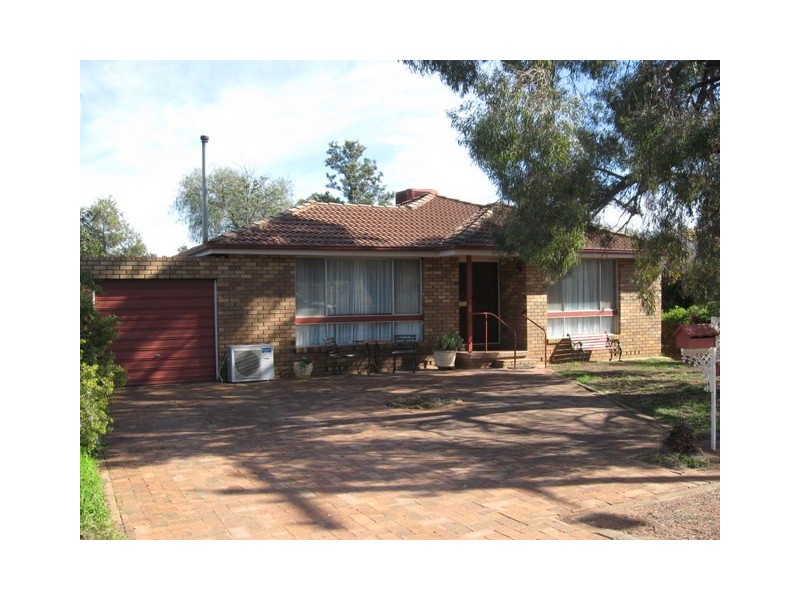 82 Warrah Street, Peak Hill NSW 2869