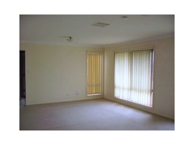 7 Banjo Place, Parkes NSW 2870