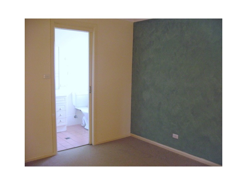 7 Banjo Place, Parkes NSW 2870