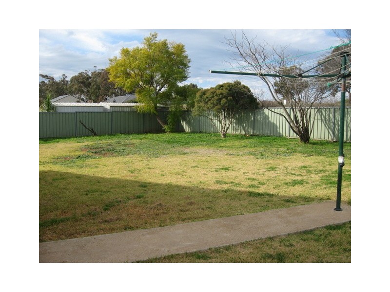 7 Banjo Place, Parkes NSW 2870