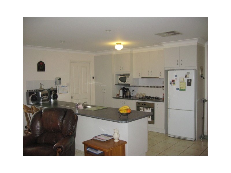 5 Guillan Place, Parkes NSW 2870