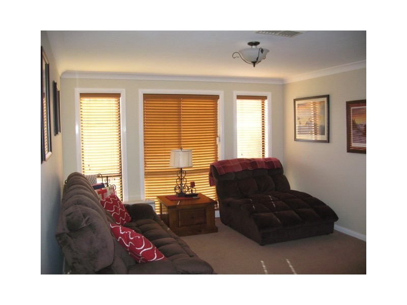 20 Glenburnie Close, Parkes NSW 2870
