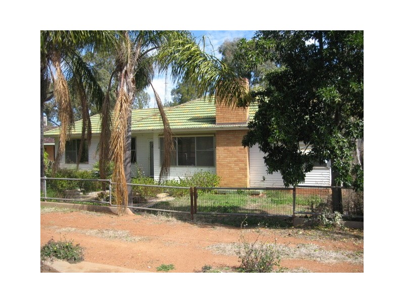 108 Euchie Street, Peak Hill NSW 2869