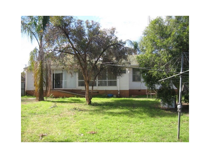 108 Euchie Street, Peak Hill NSW 2869