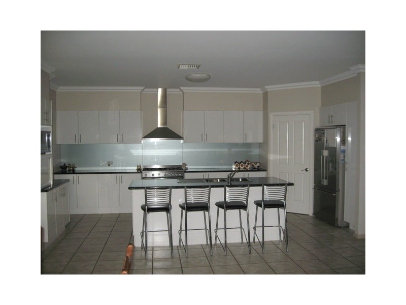 300 Nash Street, Parkes NSW 2870