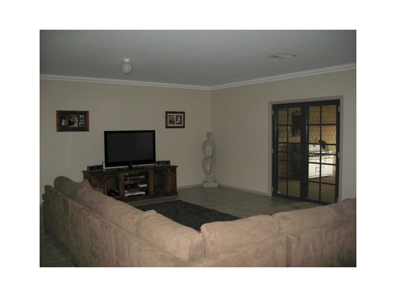 300 Nash Street, Parkes NSW 2870