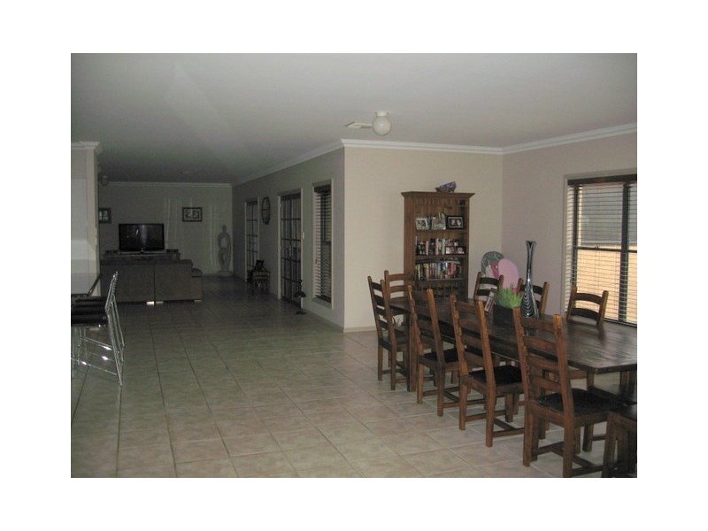 300 Nash Street, Parkes NSW 2870