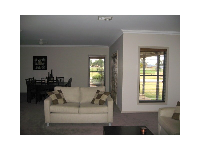 300 Nash Street, Parkes NSW 2870