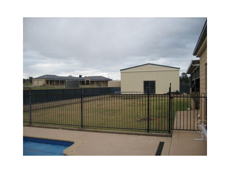 300 Nash Street, Parkes NSW 2870