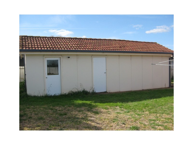 29 Westcott Cres, Parkes NSW 2870